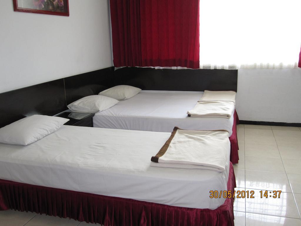 Hotel Santosa Маланг Номер фото