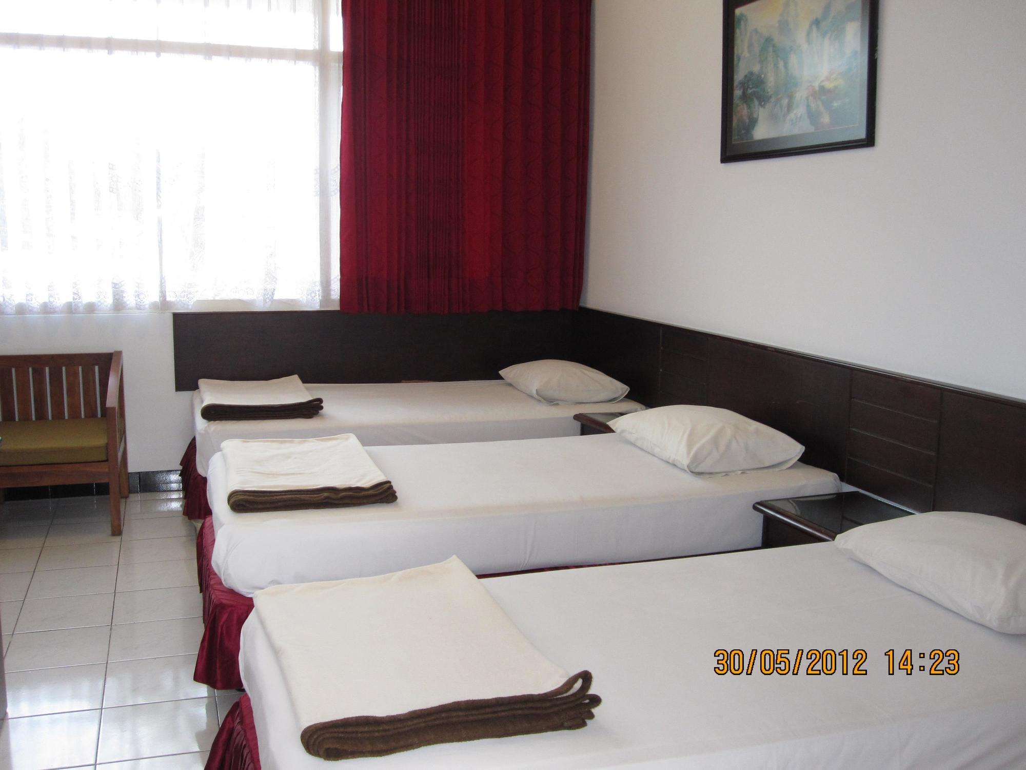 Hotel Santosa Маланг Екстер'єр фото